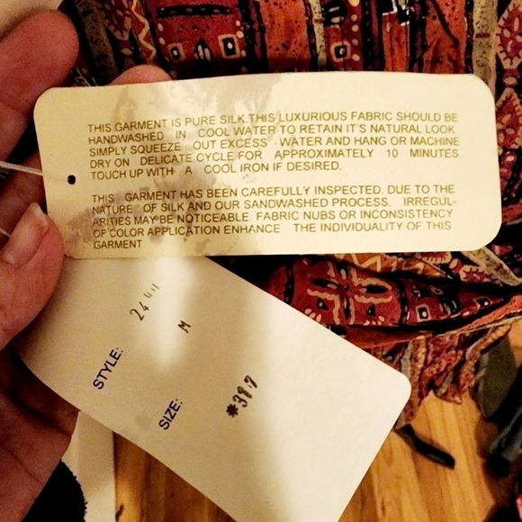 NWT Metro Express 100% Silk Brown Tribal Design Button Up Shirt Women's M Fall - Picture 8 of 10